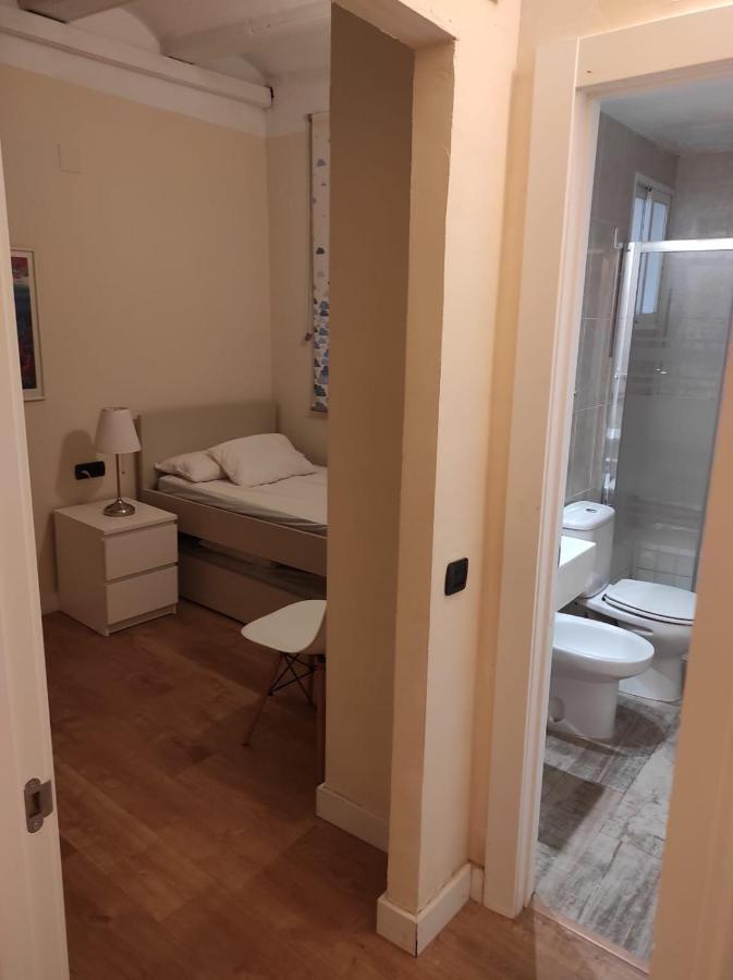 Apartamentos En Plom Valencia Luaran gambar